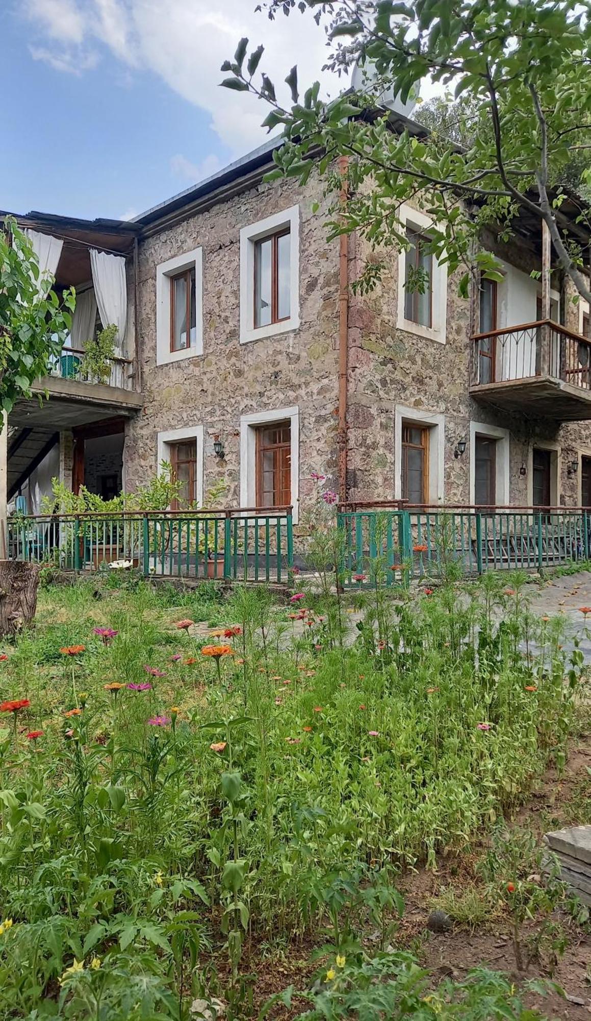 Alex B&B Kapan エクステリア 写真